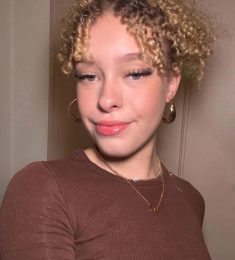 Emma, 23 ans, bisexuel, Femmes, Bressuire, Aquitaine-Limousin-Poitou-Charentes, France