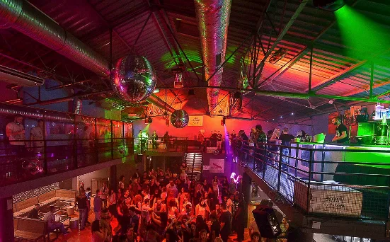 Célibataires à Clermont-Ferrand : 16 idées pour rencontrer l’amour et élargir son cercle social 2 Discothèque Clermont-ferrand