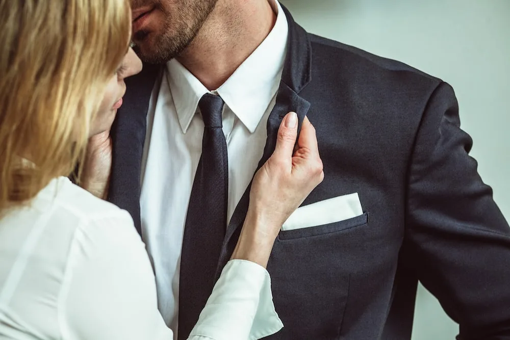 Infidélité : 9 repères essentiels pour comprendre pourquoi la discrétion compte 3 la discrétion ne sert pas seulement à se cacher dans l’infidélité