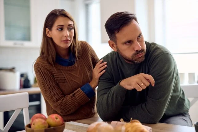 garder un équilibre entre discrétion et présence dans les rencontres adultères
