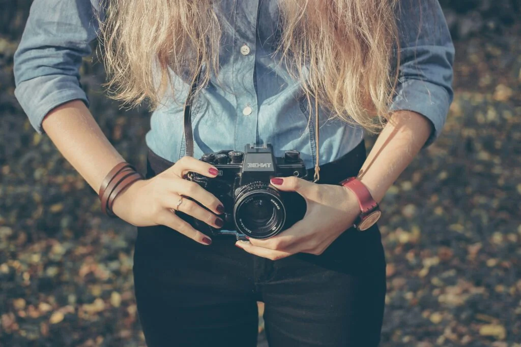 Photo de profil discrète : 9 astuces puissantes pour rester attirant sans se dévoiler 2 pourquoi la photo de profil est si stratégique dans une rencontre discrète