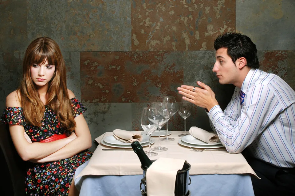 quoi dire au premier rendez-vous conseils pour éviter les blancs et réussir une conversation naturelle