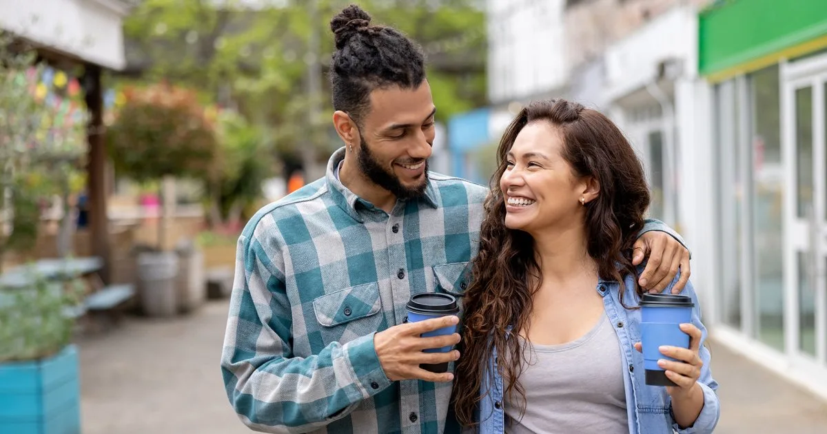 quoi dire au premier rendez-vous relancer la conversation naturellement sans interrogatoire ni pression