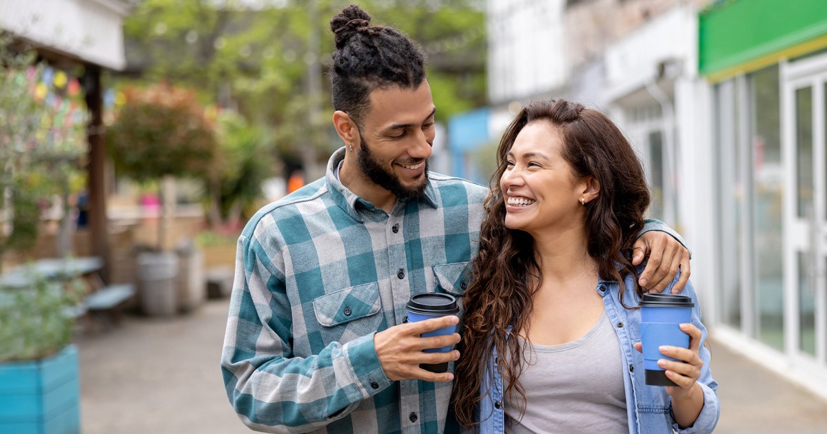 quoi dire au premier rendez-vous relancer la conversation naturellement sans interrogatoire ni pression
