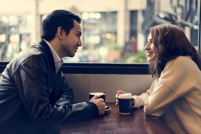 quoi dire au premier rendez-vous sujets à éviter conversation erreurs ex argent politique questions trop personnelles