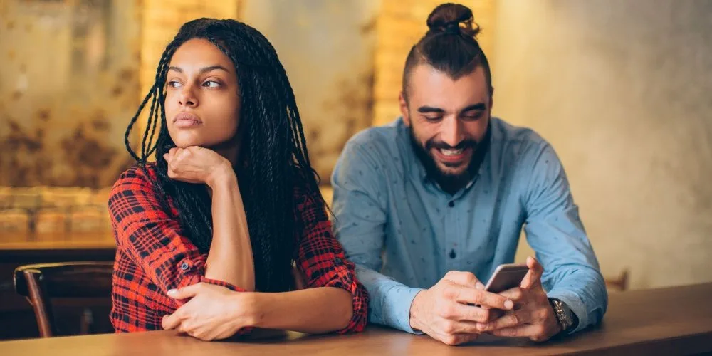 Risques émotionnels et relationnels liés aux rencontres infidèles