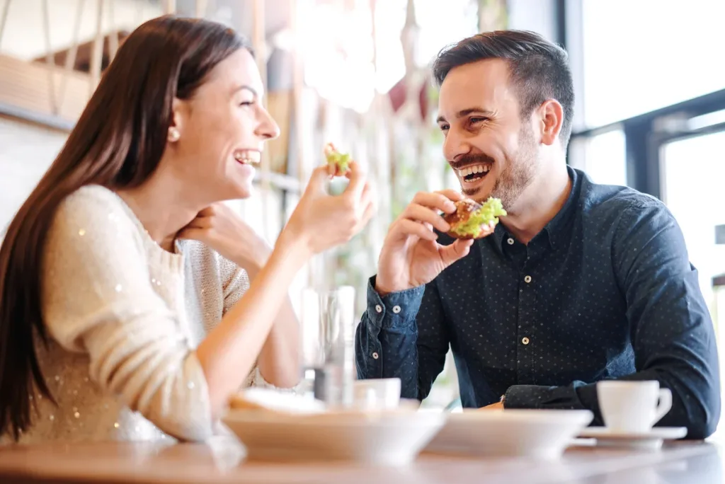 Tension sexuelle au premier rendez-vous : 12 conseils efficaces pour séduire 4 Créer une proximité naturelle lors d’un premier rendez-vous