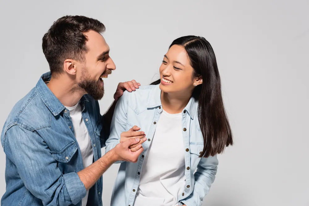 Rendez-vous amoureux : 12 conseils pour créer une vraie connexion dès la première rencontre 4 Langage corporel lors d’un rendez-vous amoureux
