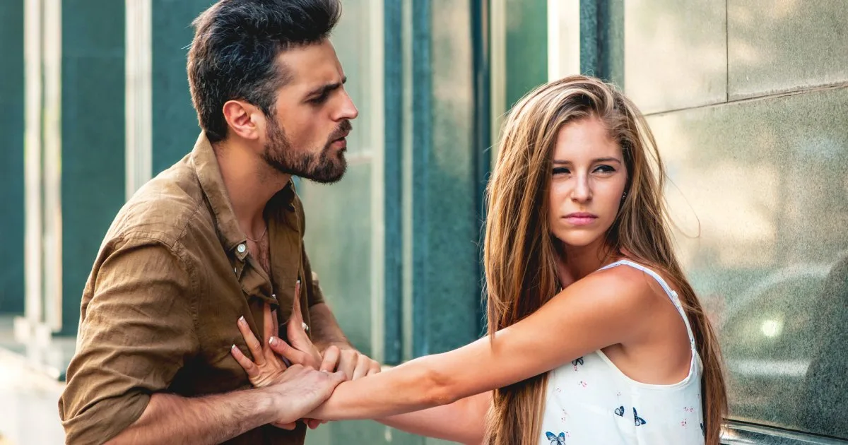 Confiance dans le couple : comment la préserver quand les doutes s’installent 3 Couple échangeant pour préserver la confiance dans leur relation