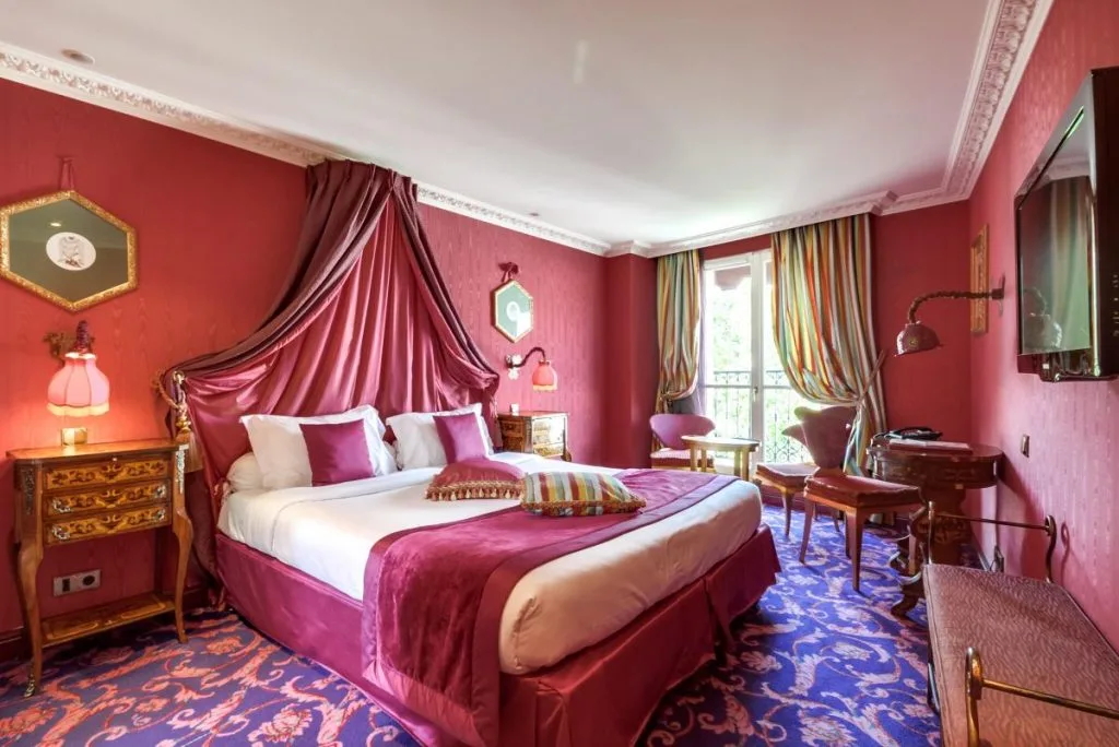 Comment organiser une rencontre discrète à l’hôtel : 9 précautions essentielles 2 Choisir un hôtel pour une rencontre discrète